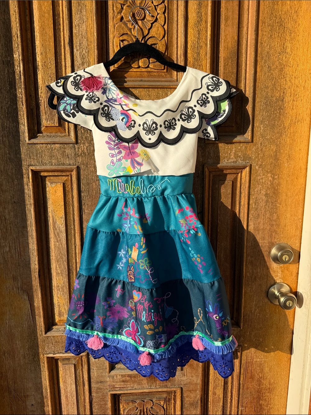 EUC Disneyland Mirabella Costume Girls Size 4